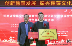 进行32式太极刀会操合